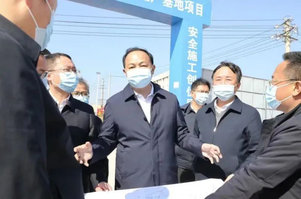 長(zhǎng)沙市委副書記、市長(zhǎng)鄭建新春節(jié)開(kāi)工調(diào)研中偉股份全球研發(fā)基地
