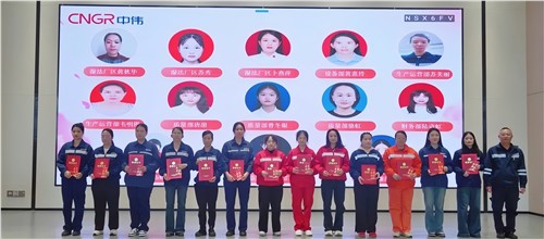 心有凌云志 柔肩擔(dān)偉業(yè)｜?！爸袀ヅ瘛眰児?jié)日快樂！